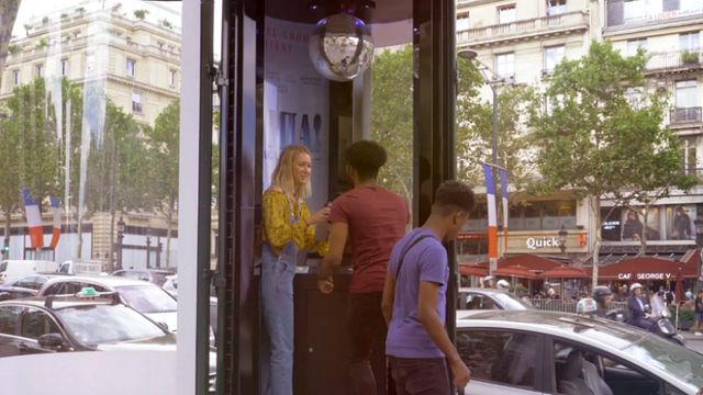 image de la news Mamma Mia 2 : une cabine karaoké sur les Champs Elysées !