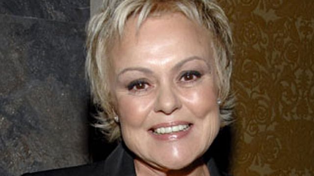 image de la news Violences conjugales : Muriel Robin et 87 célébrités s’adressent au Président Macron dans une tribune
