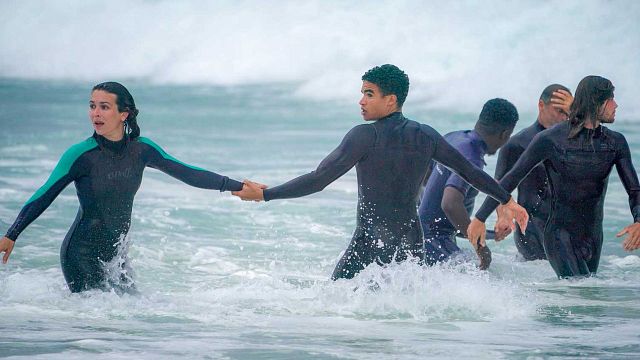 image de la news La Dernière Vague sur France 2 : ce qui vous attend dans les épisodes 5 et 6