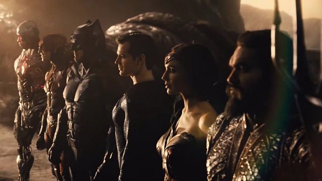 image de la news Justice League : Zack Snyder dévoile une bande-annonce spectaculaire de sa série director's cut  