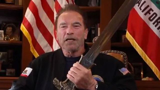 image de la news "Notre démocratie est comme l’acier de cette épée" : Arnold Schwarzenegger convoque Conan dans un discours puissant après l'attaque sur le Capitole