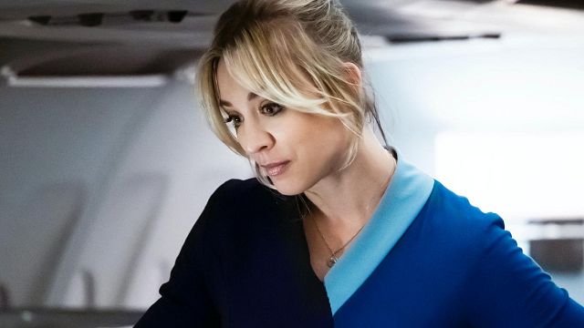 image de la news The Flight Attendant : la nouvelle série avec Kaley Cuoco (The Big Bang Theory) en avril sur Warner TV