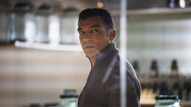 image de la news Un Si Grand Soleil : Enric va-t-il avouer son infidélité à Mo ? [SPOILERS]