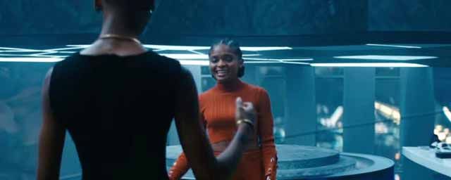 La nouvelle super-héroïne apparaît brièvement dans la bande-annonce.