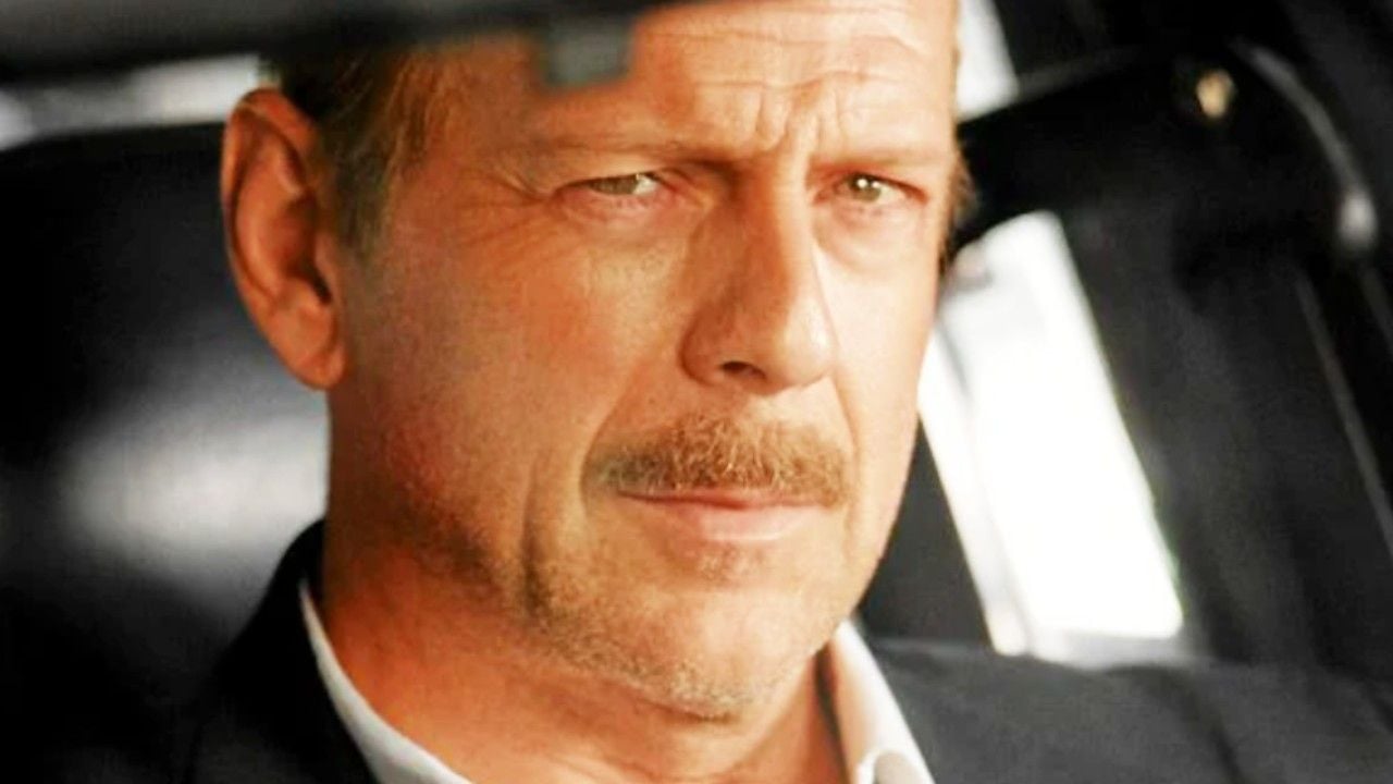 Il y a 20 ans, un Bruce Willis moustachu tournait un film d'action sous la direction du réalisateur de L’Arme fatale, et tout le monde l’a oublié