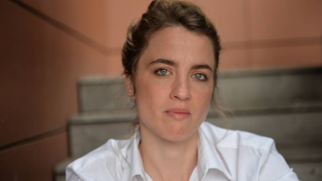 Adèle Haenel : loin des plateaux de cinéma, la comédienne, figure de proue de #MeToo en France, imprime sa marque sur la rentrée littéraire