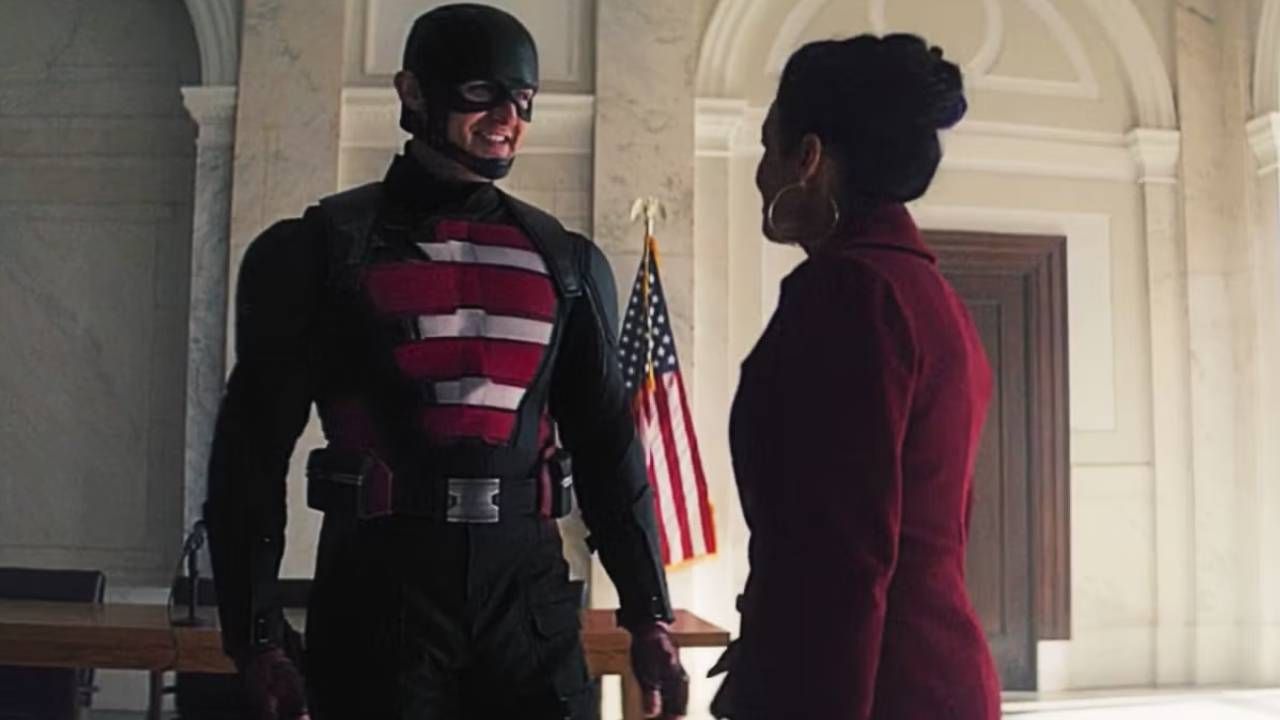 Wyatt Russell et Julia Louis-Dreyfus dans 