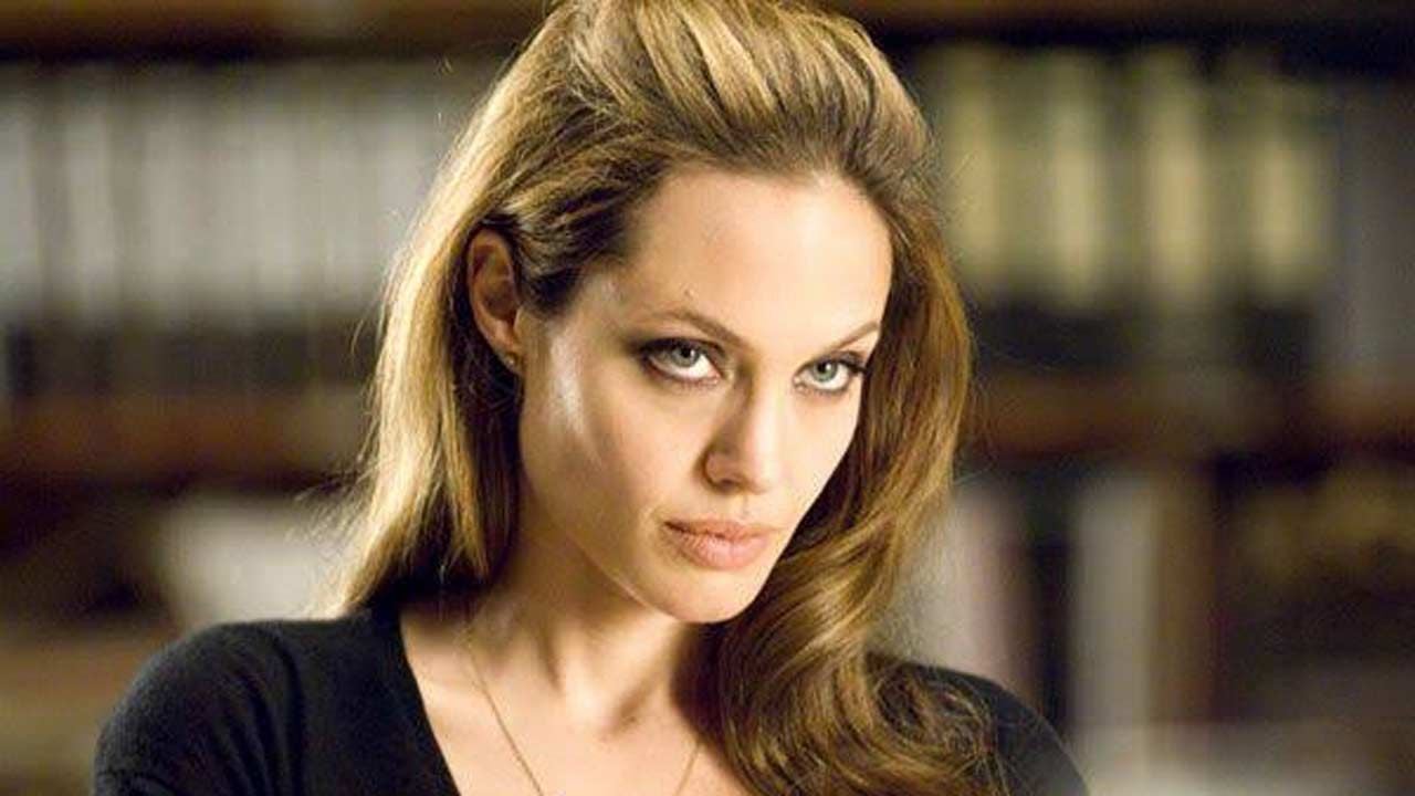 À 51 ans, Angelina Jolie possède 39 hectares de terres au Cambodge : elle a contribué à transformer une région menacée par le braconnage en réserve naturelle