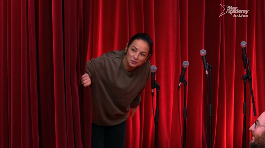 Malika débarque au cours de théâtre pour redonner confiance aux élèves