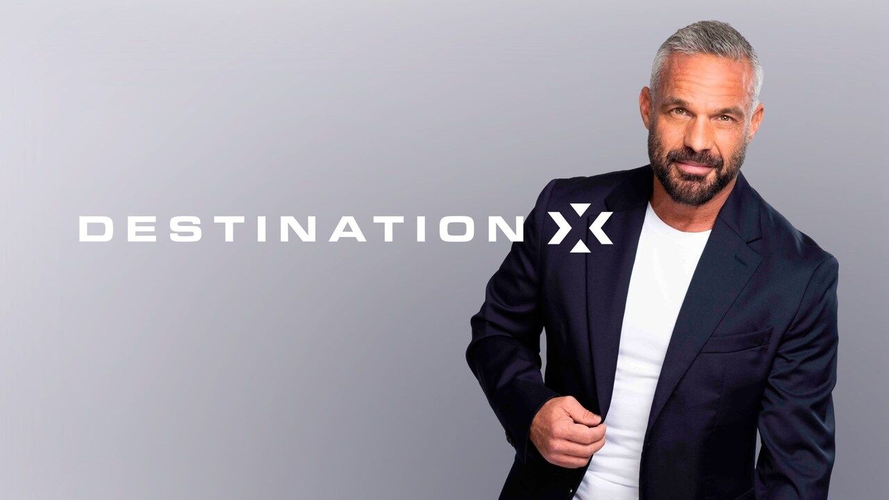 Le comédien Philippe Bas animera Destination X sur M6