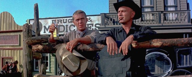 Steve McQueen et Yul Brynner dans “Les Sept mercenaires” (1960)