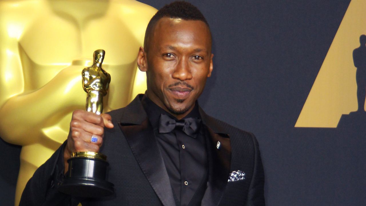 Mahershala Ali avec le premier de ses deux Oscars !