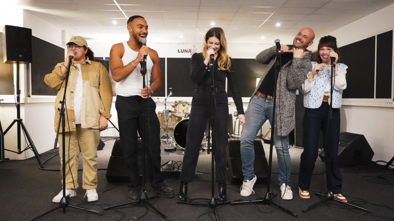 What if we sang along with Plus belle la vie and this is where it all begins?  14 actors from the TF1 series are going on tour