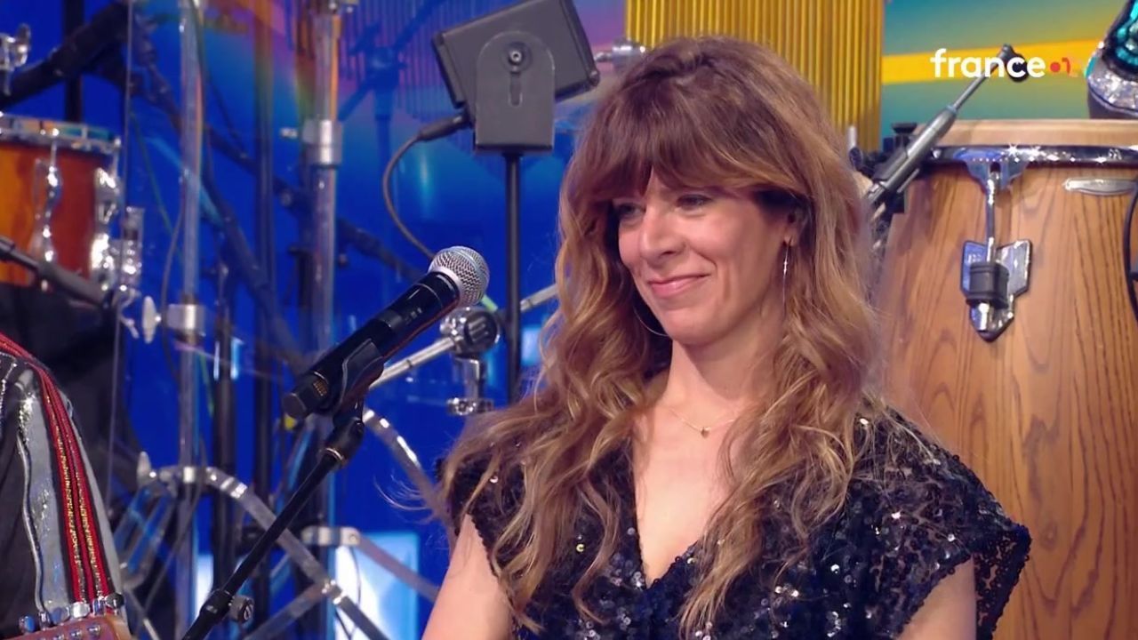 N'oubliez pas les paroles : “Vous êtes amoureux ?”, Magali Ripoll gênée  après la déclaration d'un candidat - TV ACTU by AlloCiné