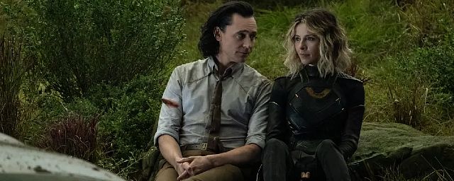 Tom Hiddleston et Sophia Di Martino dans “Loki”