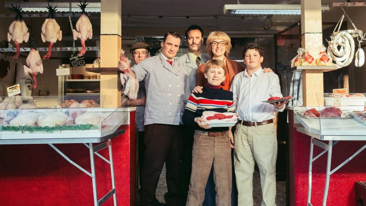 Première photo : avant d'incarner le plus grand acteur de comédie, Pierre Lottin joue un boucher dans cette chronique familiale à l'esprit années 70
