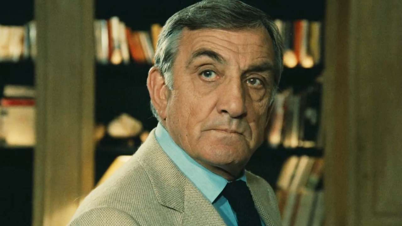 Ce soir entre amis : Lino Ventura prêt à tout pour trouver qui lui en veut dans ce thriller génial disponible gratuitement