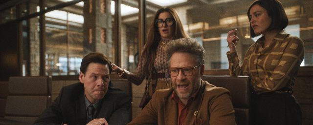 Ike Barinholtz, Kathryn Hahn, Seth Rogen et Chase Sui Wonders