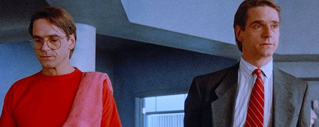 Deux Jeremy Irons pour le prix d'un, ça ne se refuse pas.