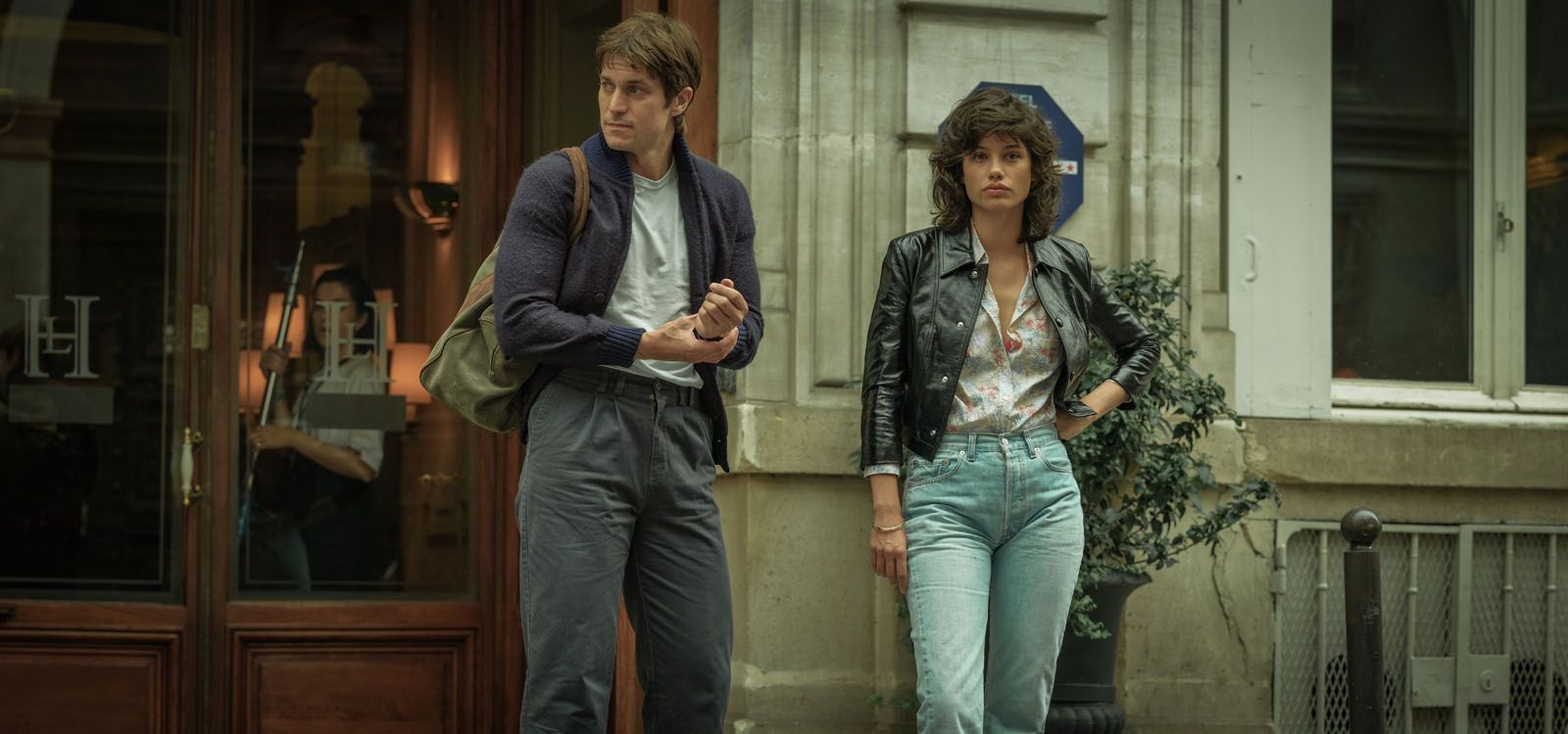 Photo de Léa Luce Busato Libre Photo Lucas Bravo, Léa Luce Busato Photo 3 sur 8 AlloCiné