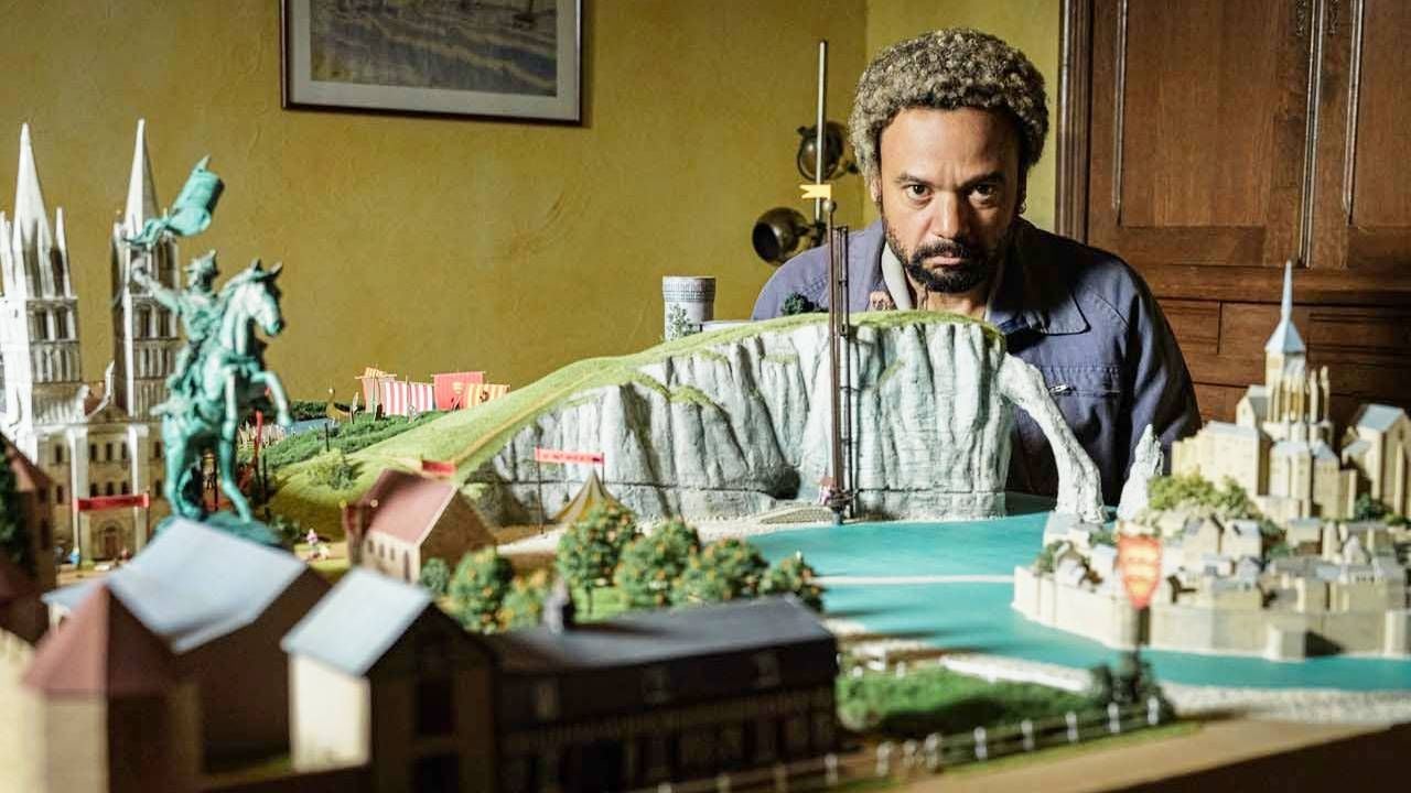 "Aller vers des choses inattendues sur la forme" : quelle célèbre émission a inspiré la nouvelle comédie détonnante de Fabrice Eboué ?