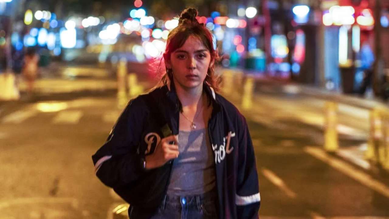 Un petit polar invisible à l'écran propose une vision sombre et lucide de la réalité parisienne, selon AlloCiné — Séries TV