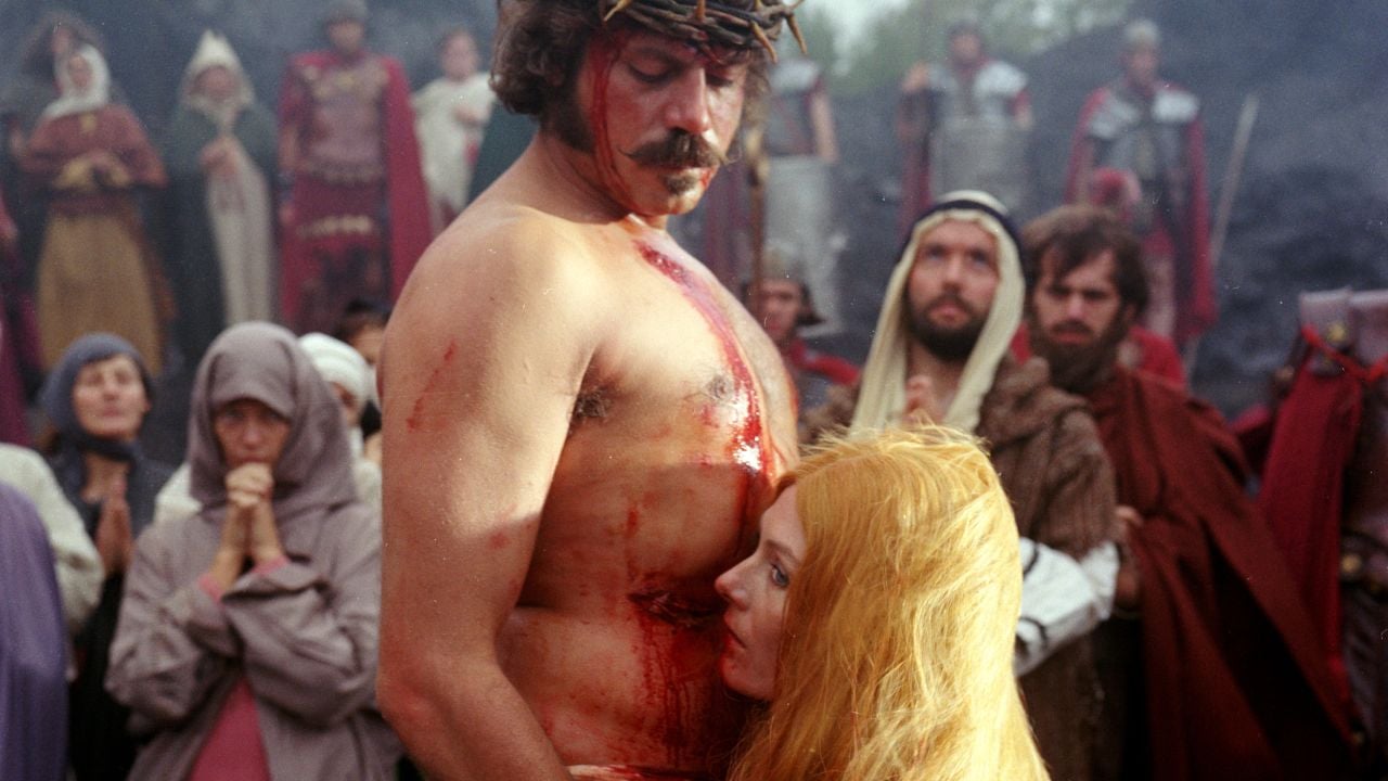 Oliver Reed et Vanessa Redgrave dans 