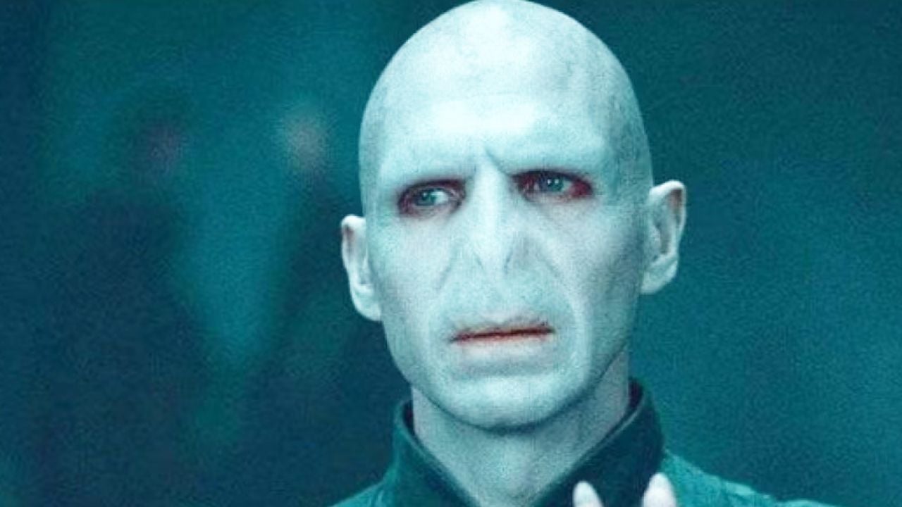Du Seigneur des Anneaux à Harry Potter ? Cet acteur culte postule pour le rôle de Voldemort dans la série HBO !