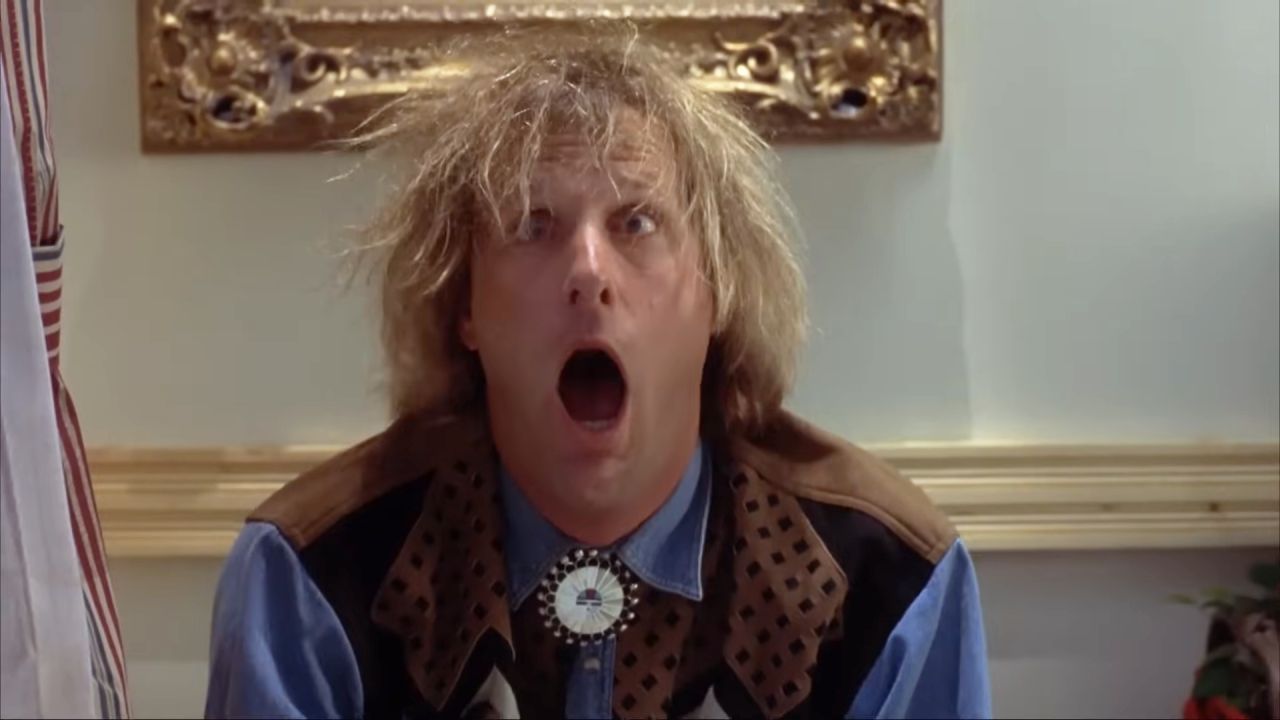 Jeff Daniels aux toilettes.