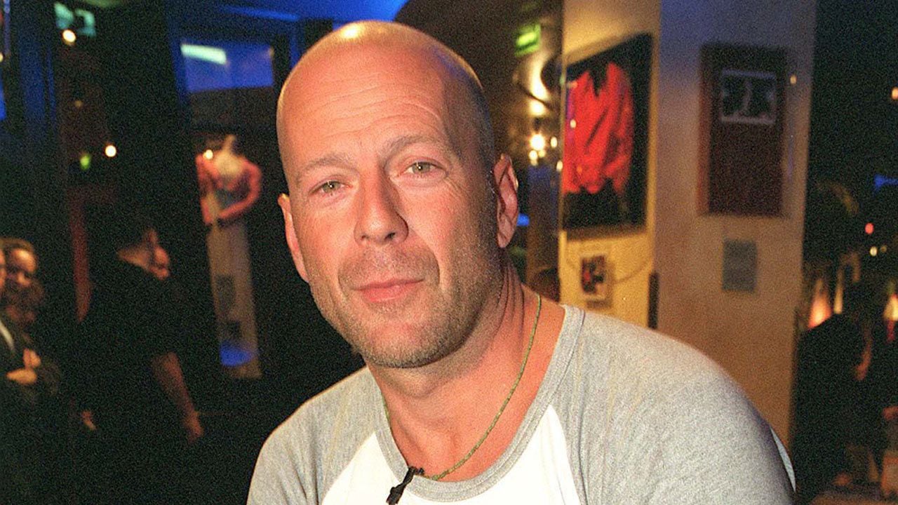 "Je ne voyais pas comment ça pouvait marcher" : Bruce Willis a refusé ce film fantastique culte des années 90 et il l'a regretté amèrement