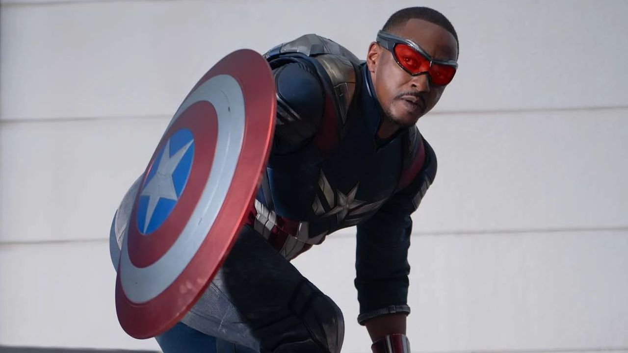 “Tu le mérites” : cette légende Marvel a appris sur le tournage d’Avengers 5 qu’Anthony Mackie était Captain America - Actus Ciné