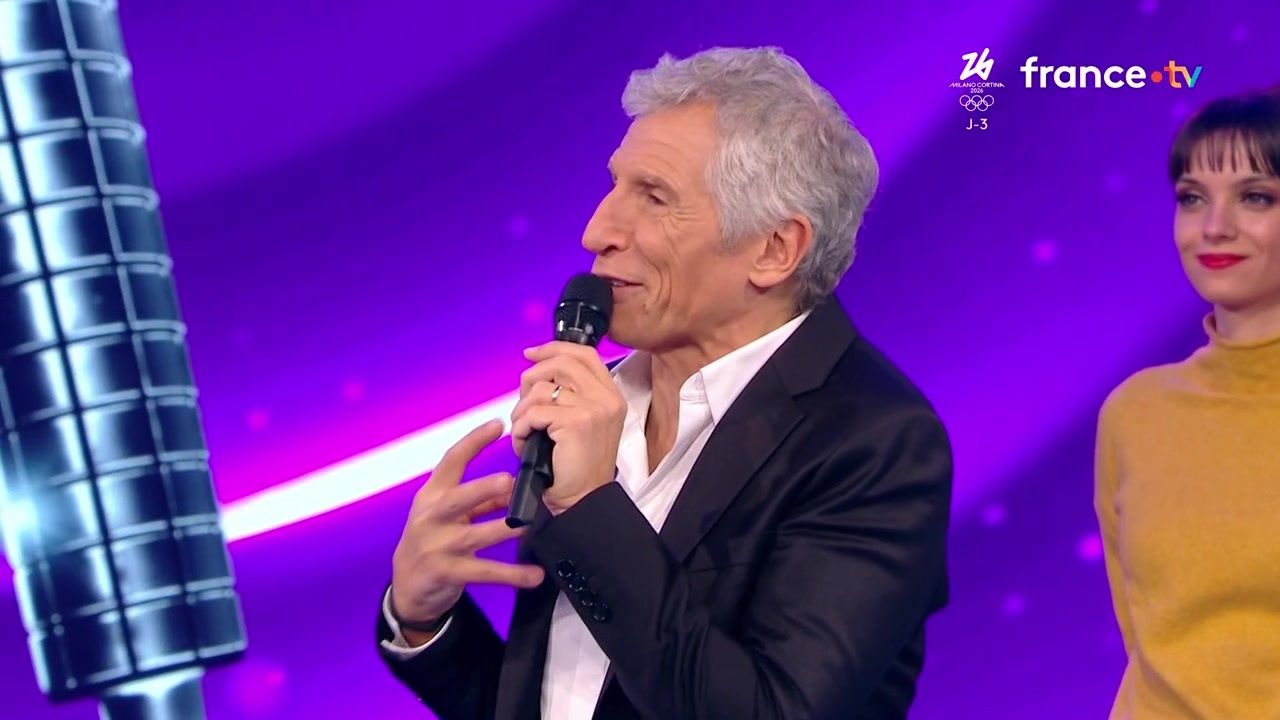 N'oubliez pas les paroles : “Maintenant je m'en fiche”, une choriste phare  revient sur les critiques - TV ACTU by AlloCiné