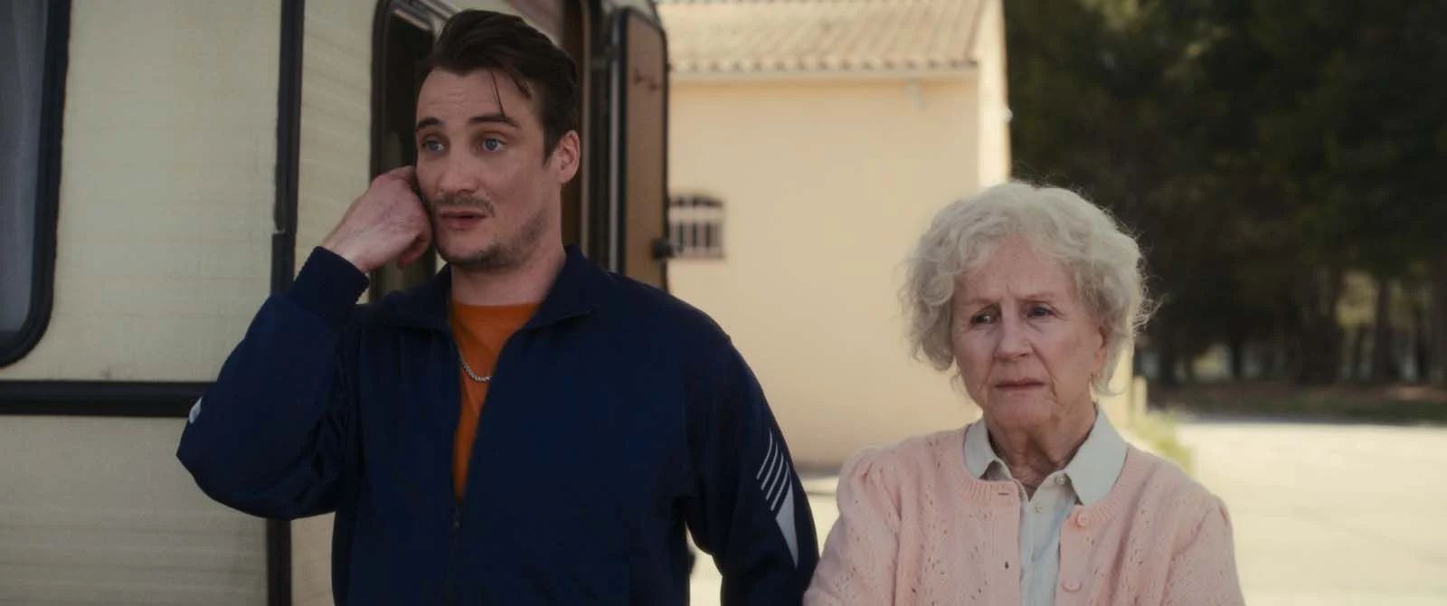 Pierre Lottin et Hélène Vincent dans On ira