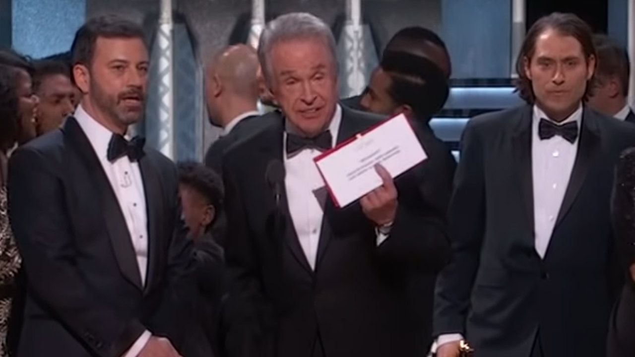 “Warren, what did you do???”  : The day the Oscars got the name of the winning film completely wrong!