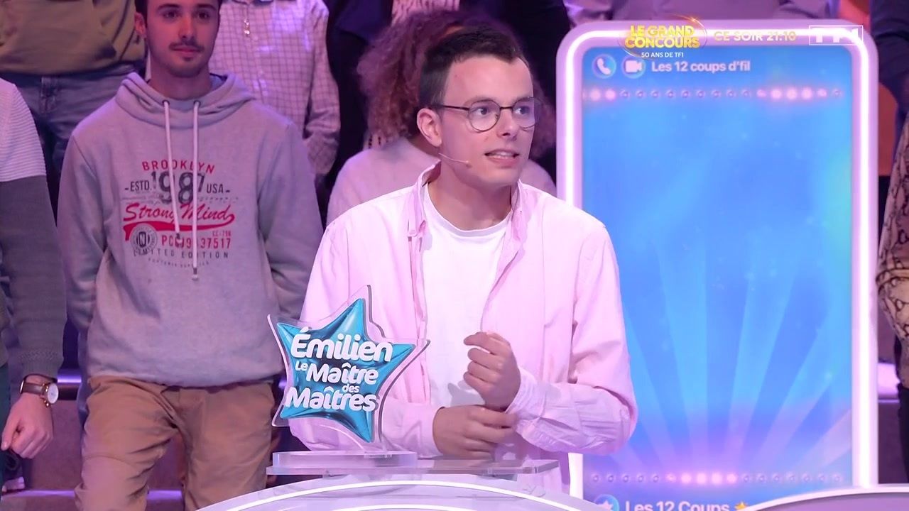 Les 12 Coups de midi : Emilien se fait aider par le public...