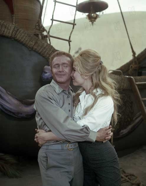Eden Lake Streaming Vf Photo de Barbara Eden - Cinq semaines en ballon : Photo Barbara Eden