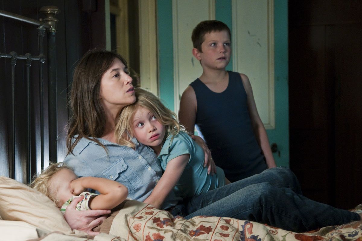 Film Avec Charlotte Gainsbourg Et Emmanuelle Beart Photo du film L'Arbre - Photo 18 sur 23 - AlloCiné