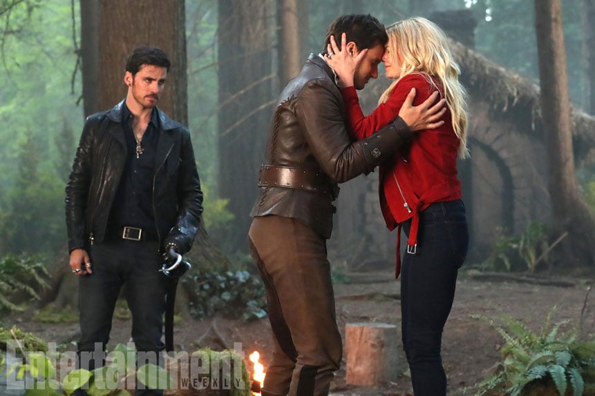 Once Upon A Time Emma Retrouve Henry Et Hook Sur Les Premi Res Photos De La Saison Allocin