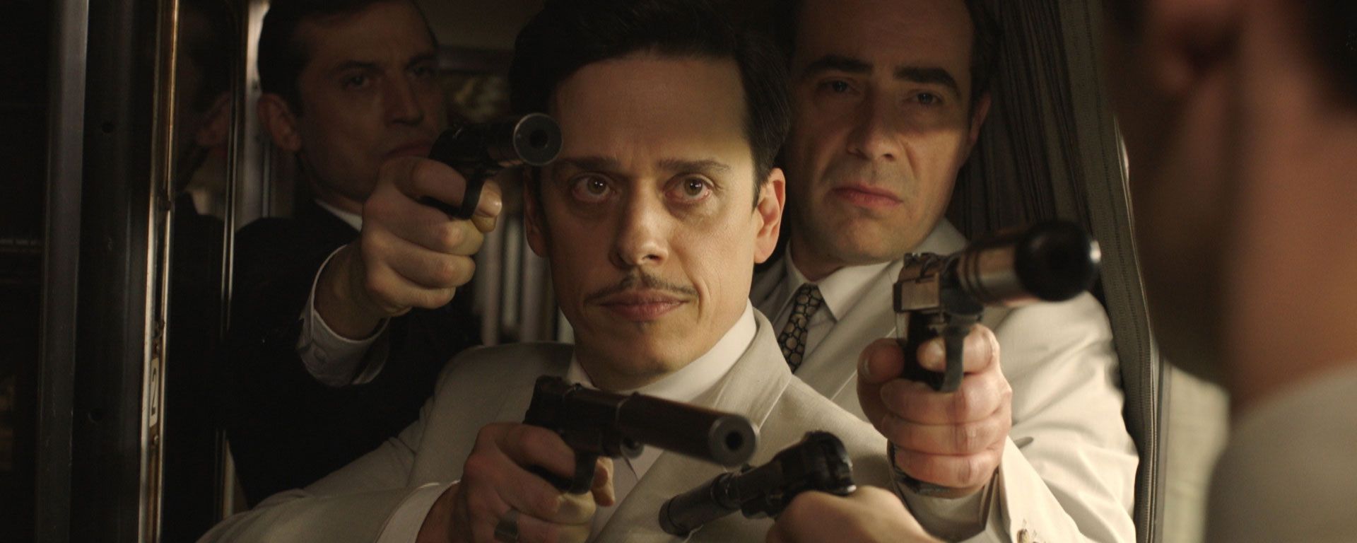 Au Service De La France Arte Annonce Une Saison 2 Haute En Couleur Pour Sa Serie D Espionnage Parodique News Series A La Tv Allocine