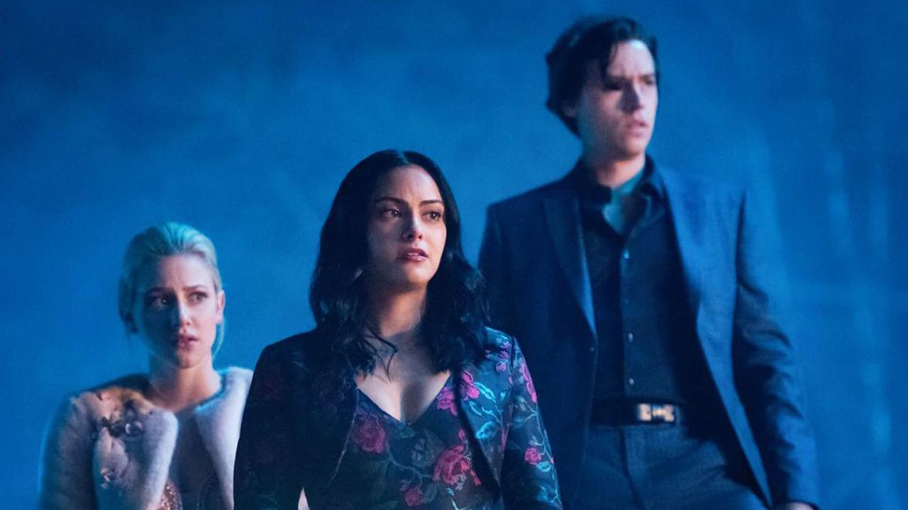 <b>Riverdale</b> saison 3 : Archie affronte le Black Hood et le Gargoyle King dans...