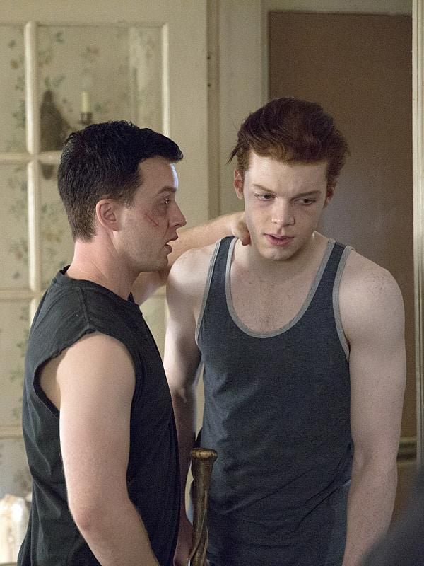 Shameless (US) : Shameless (US) : Photo Noel Fisher, Cameron Monaghan - How Old Was Cameron Monaghan In Season 1 Of Shameless