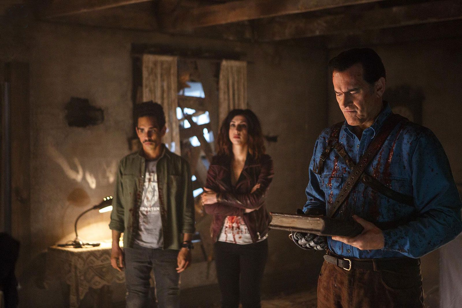 Ash vs Evil Dead : Ash vs Evil Dead : Photo Ray Santiago, Dana