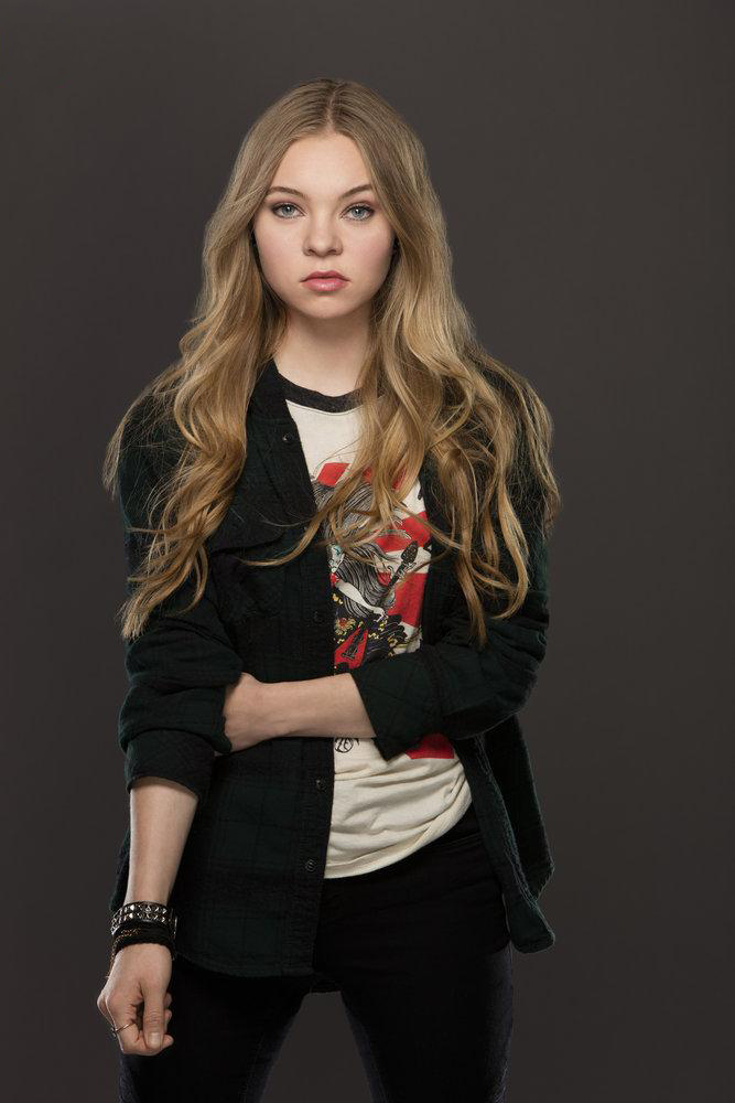 Next photo of Taylor Hickson