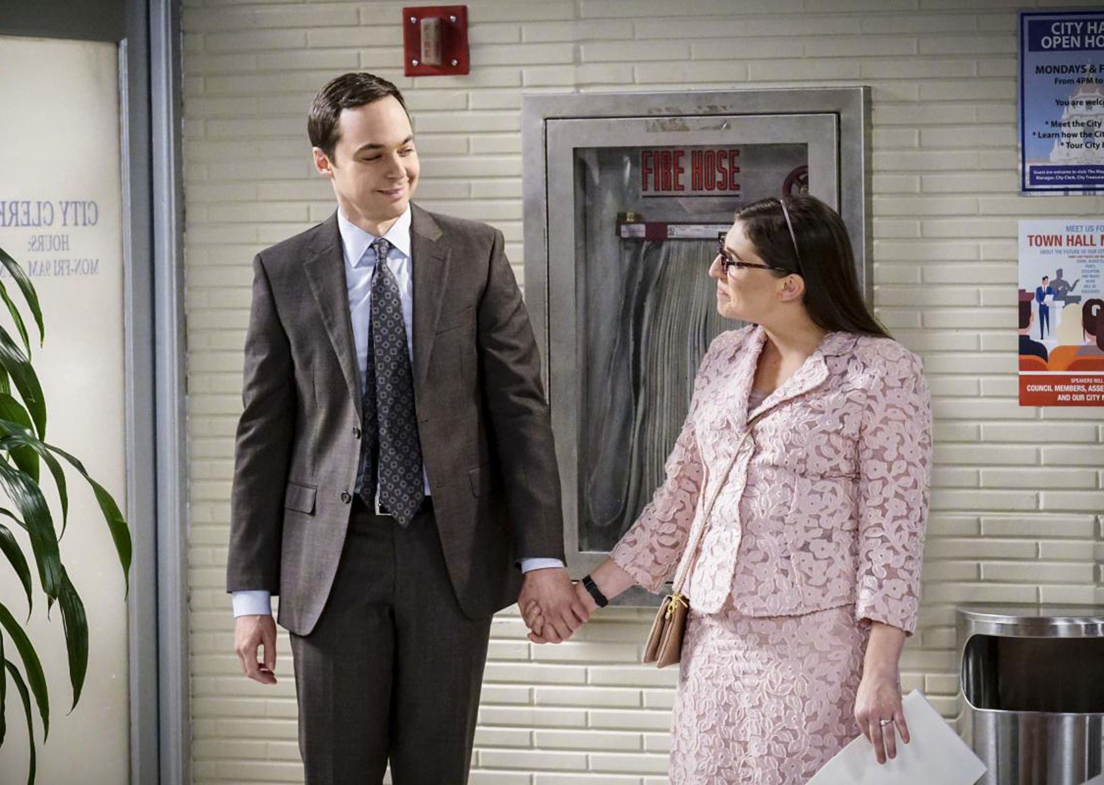 Photo de Jim Parsons - The Big Bang Theory : Affiche Jim Parsons, Mayim  Bialik - Photo 59 sur 598 - AlloCiné