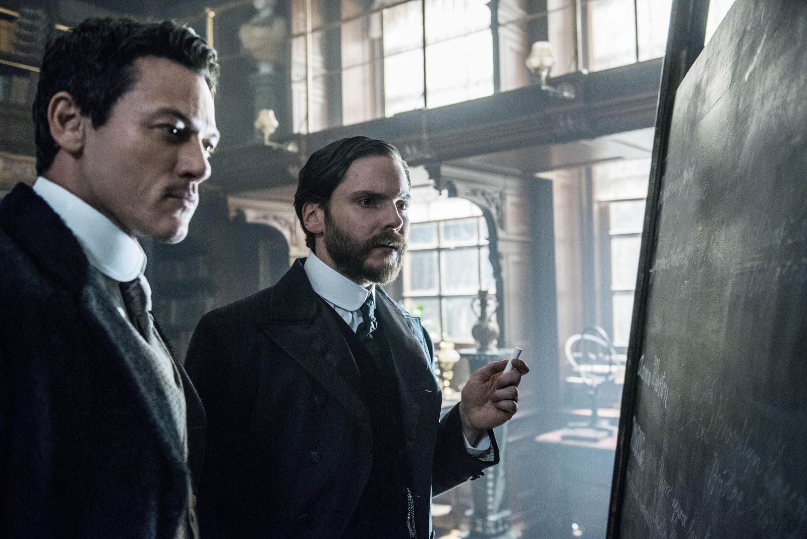 L Alieniste Saison 3 L'Aliéniste : Photo Daniel Brühl, Luke Evans - 58 sur 78 - AlloCiné