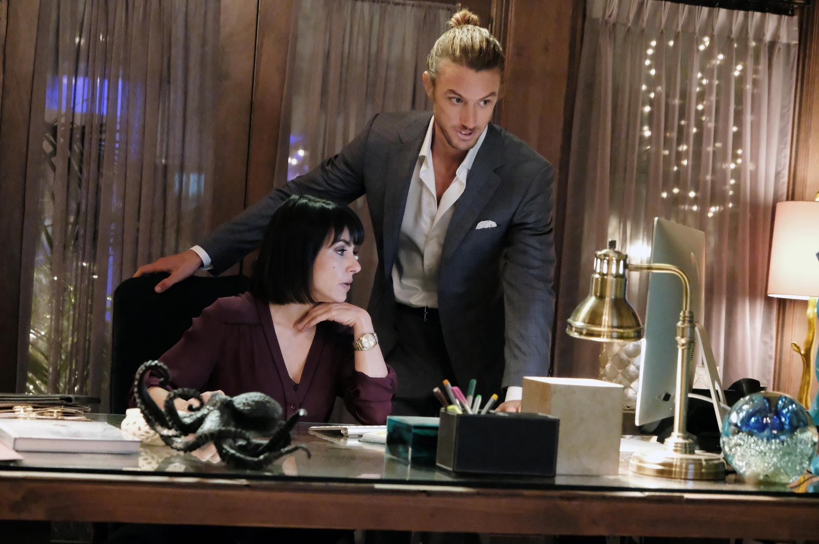 Films Et Séries Tv Avec Adam Demos UnREAL : Photo Adam Demos, Constance Zimmer - 24 sur 151 - AlloCiné