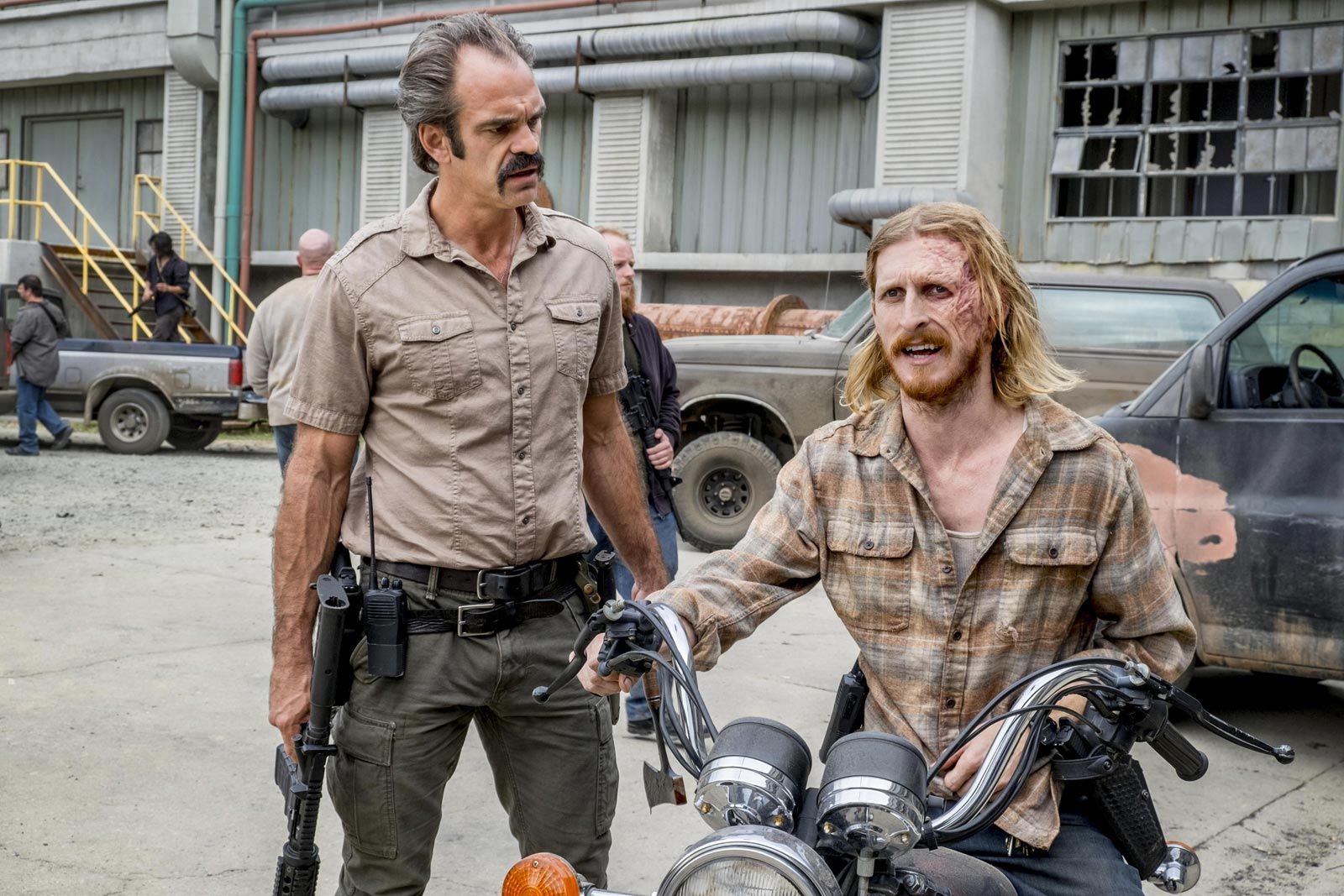 Films Et Séries Tv Avec Steven Ogg The Walking Dead : Photo Austin Amelio, Steven Ogg - 327 sur 1161 - AlloCiné