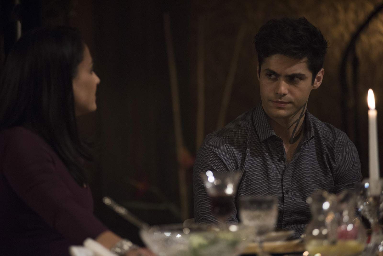 photo-de-nicola-correia-damude-shadowhunters-photo-matthew-daddario