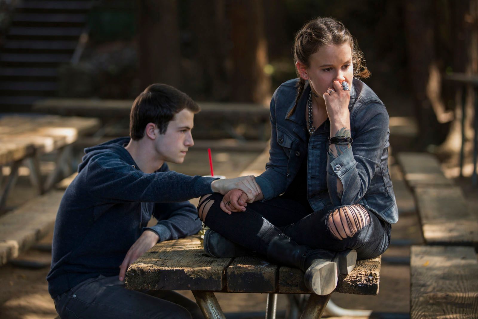 Films Et Séries Tv Avec Dylan Minnette 13 Reasons Why : Photo Dylan Minnette, Sosie Bacon - 99 sur 177 - AlloCiné