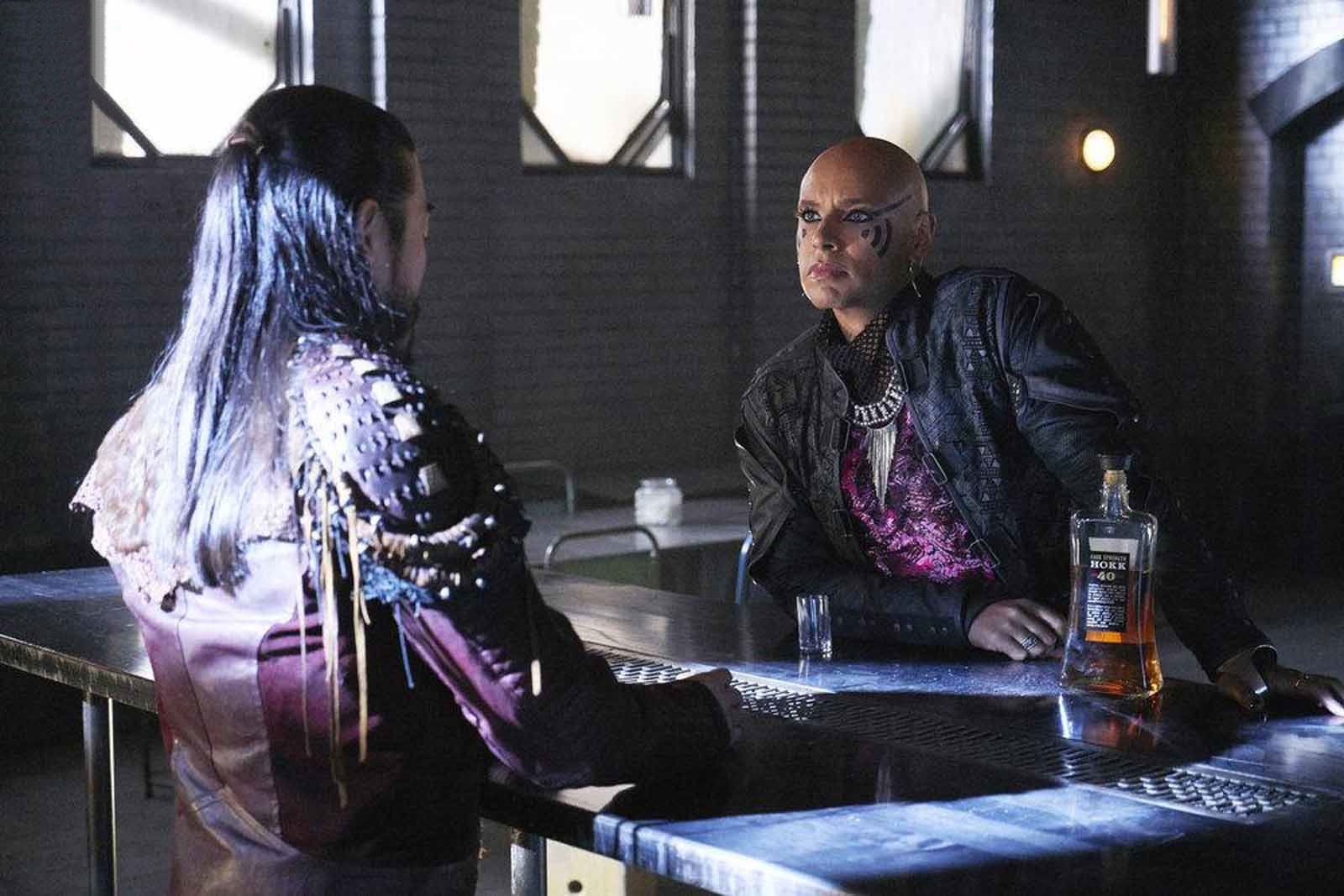 Un Si Grand Soleil Saison 4 épisode 143 Killjoys : Photo Thom Allison - 62 sur 272 - AlloCiné